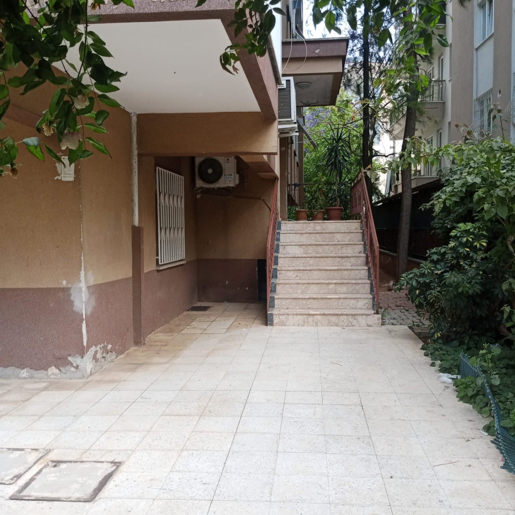 ANTALYA MURATPAŞA CUMHURİYET MAHALLESİNDE EŞYALI SATILIK DAİRE