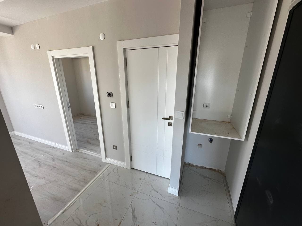 ÇARŞIDA SATILIK SIFIR BİNA