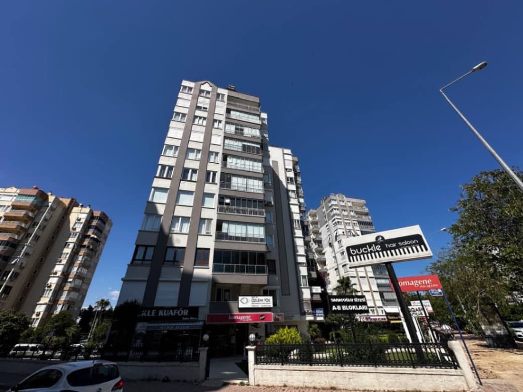 ANTALYA LARA'DA GENİŞ SATILIK DAİRE