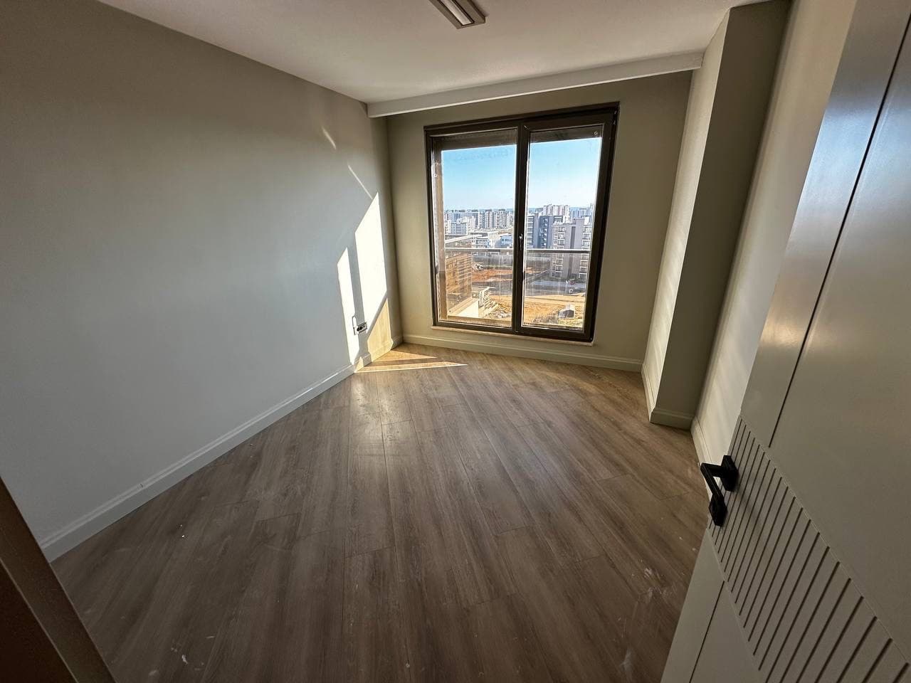KAPALI OTOPARLI FULL ÖZELLİKLERDE 2+1 SATILIK DAİRE
