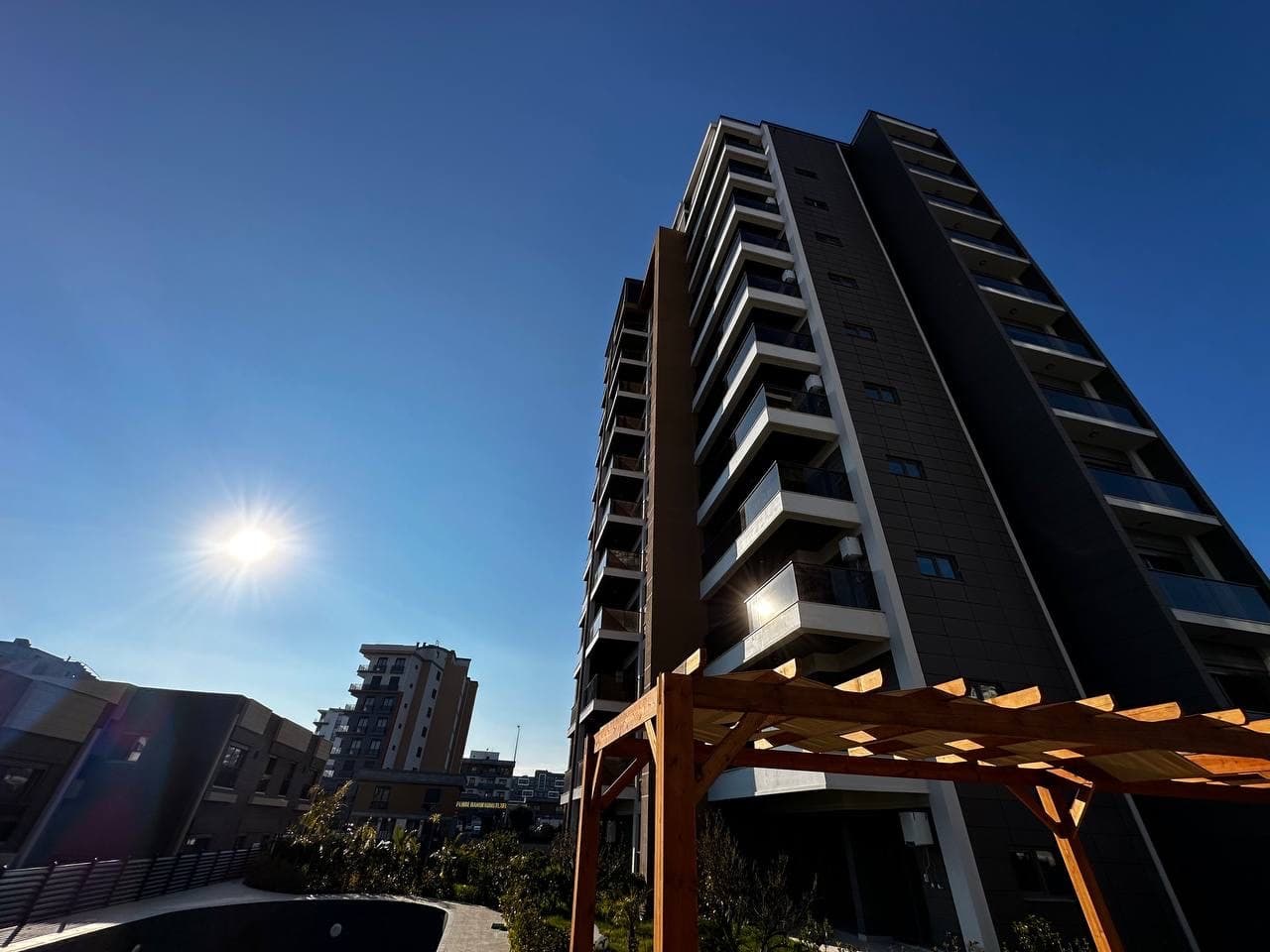 KAPALI OTOPARLI FULL ÖZELLİKLERDE 2+1 SATILIK DAİRE