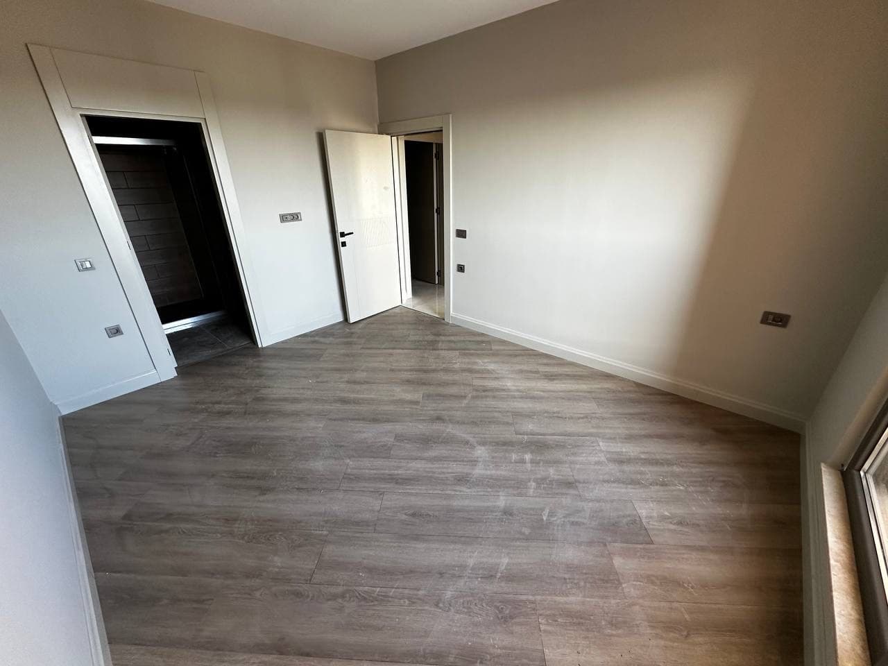 KAPALI OTOPARLI FULL ÖZELLİKLERDE 2+1 SATILIK DAİRE