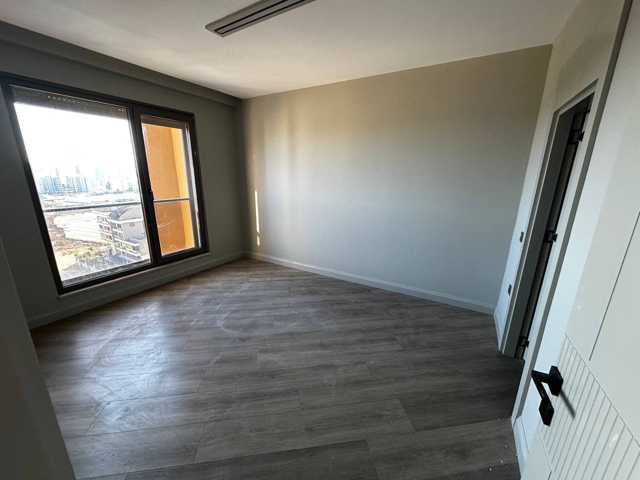 KAPALI OTOPARLI FULL ÖZELLİKLERDE 2+1 SATILIK DAİRE