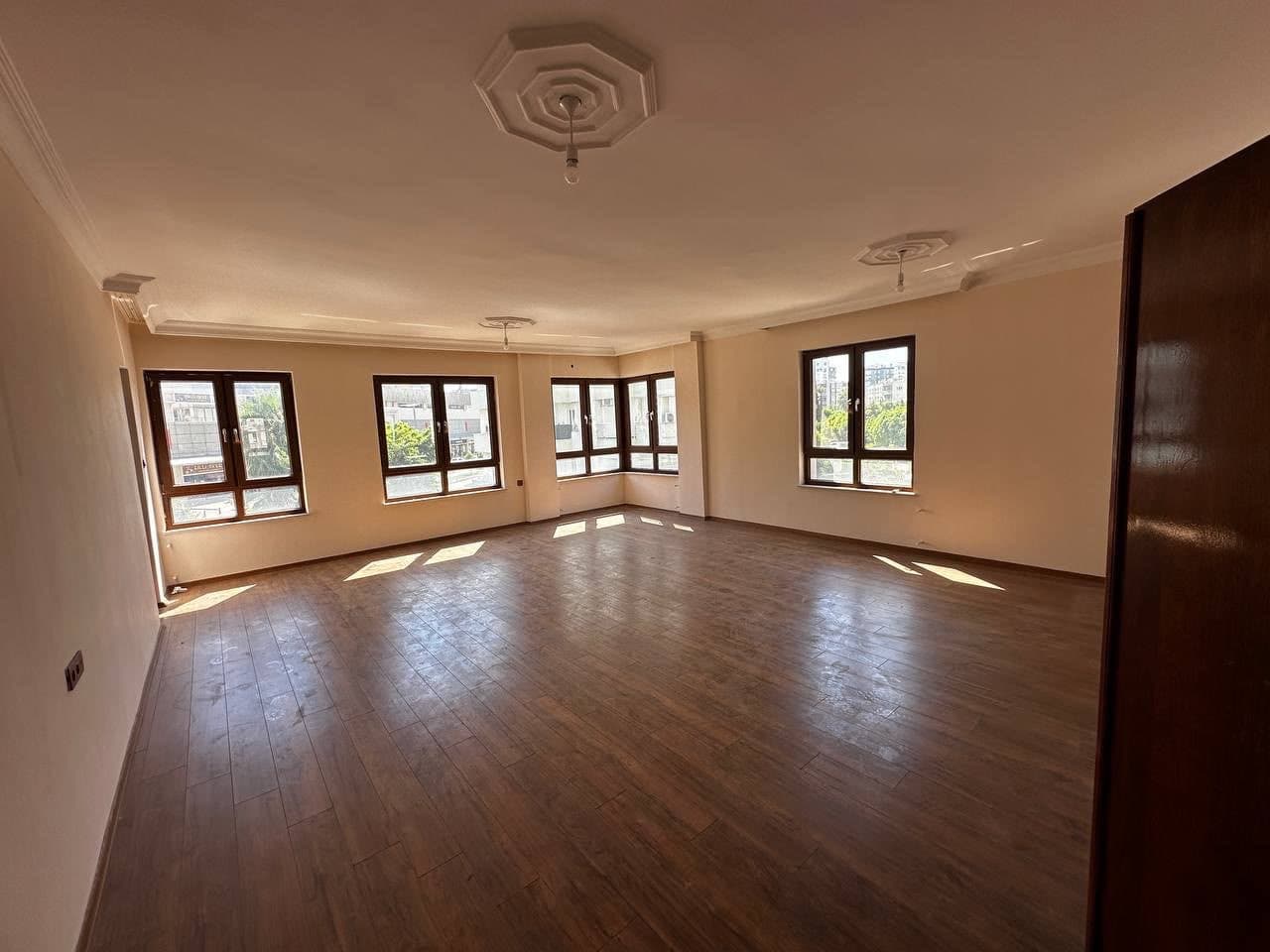 ANTALYA LARA'DA GENİŞ SATILIK DAİRE