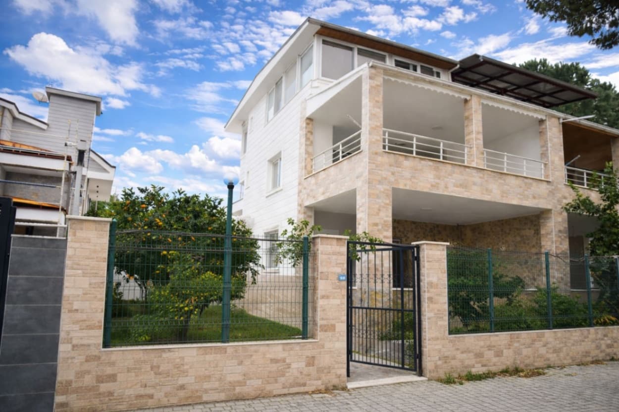 Boğazkent'te Denize 250 m 4+1 Villa