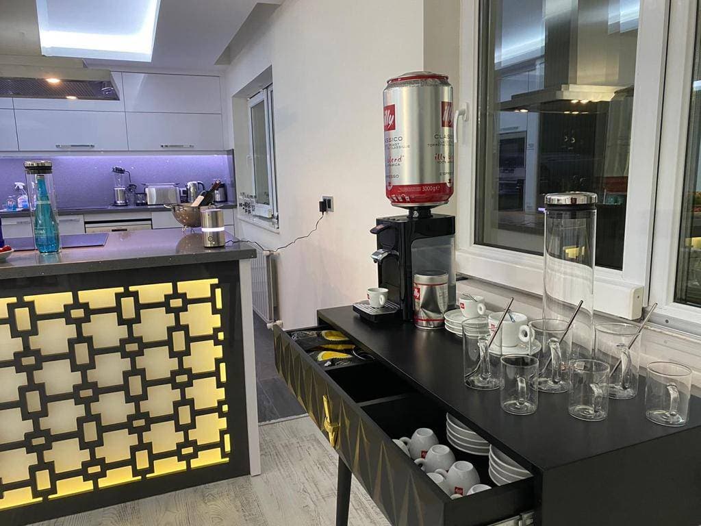 Deniz Kenarında 170 m² Lüks Daire | Luxuswohnung am Meer – 170 m²"