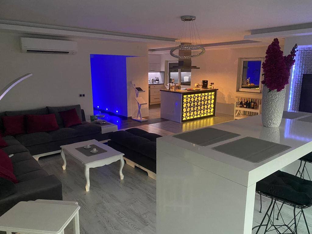 Deniz Kenarında 170 m² Lüks Daire | Luxuswohnung am Meer – 170 m²"