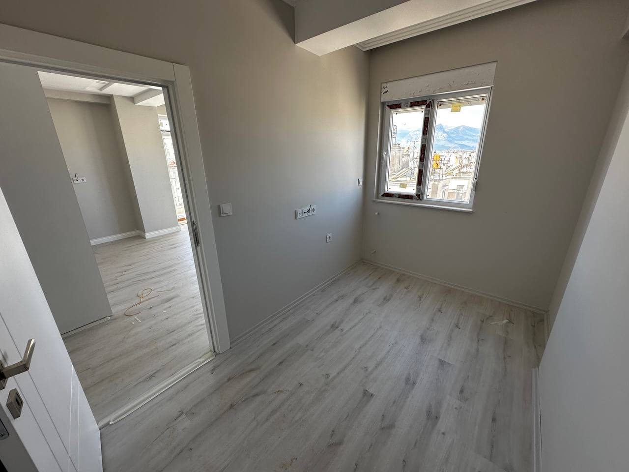 ÇARŞIDA SATILIK SIFIR BİNA